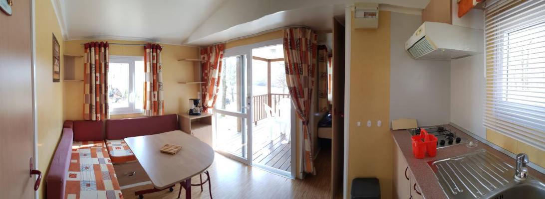 Camping Les Lacs D'Armagnac Bretagne-d'Armagnac Esterno foto